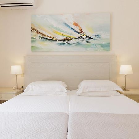 Beachfront Villa Victoras - With Private Beach シダリオン エクステリア 写真