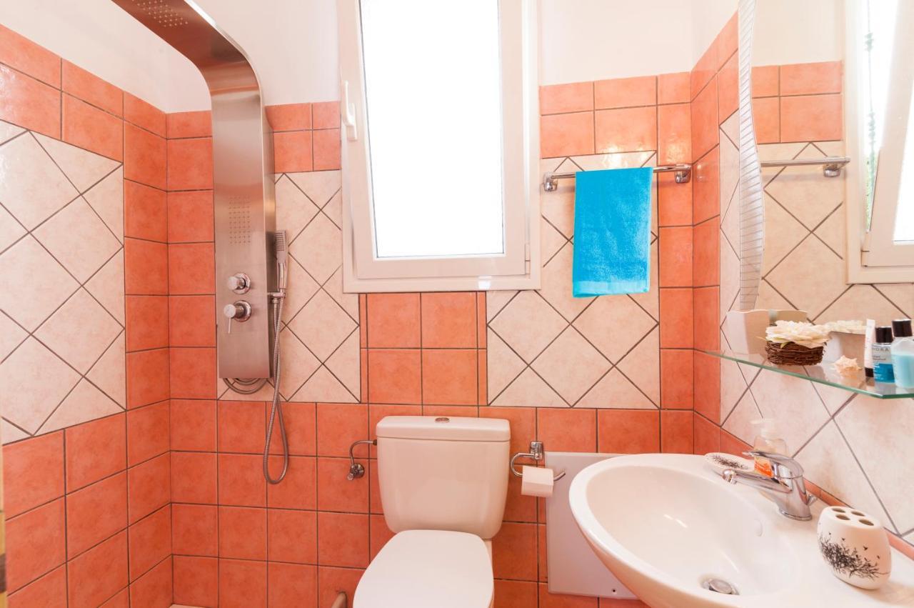 Beachfront Villa Victoras - With Private Beach シダリオン エクステリア 写真