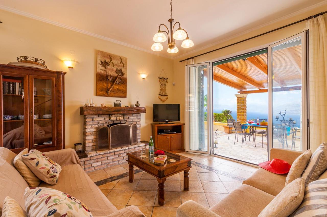 Beachfront Villa Victoras - With Private Beach シダリオン エクステリア 写真