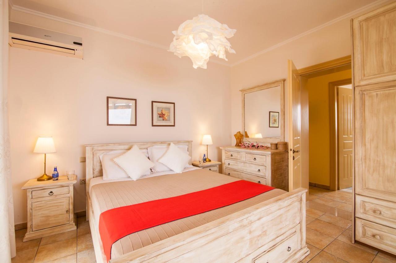Beachfront Villa Victoras - With Private Beach シダリオン エクステリア 写真