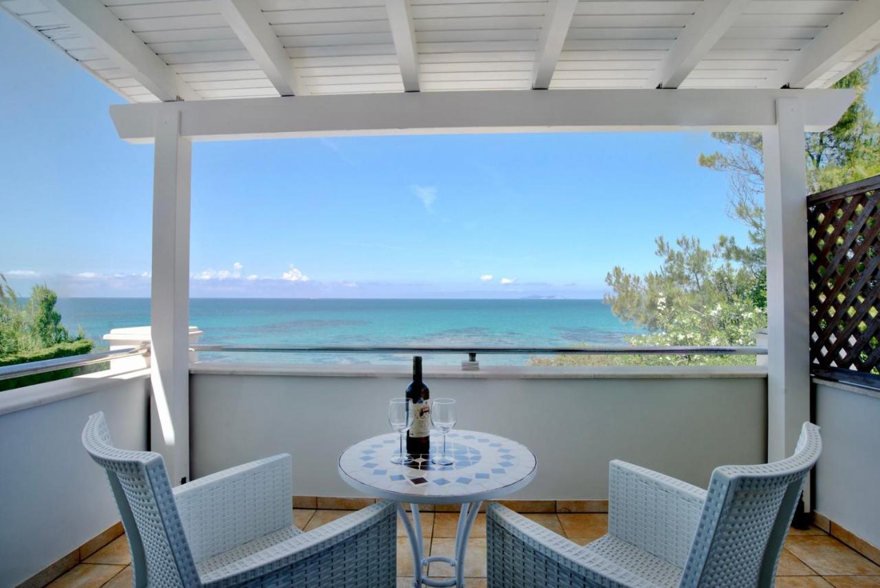 Beachfront Villa Victoras - With Private Beach シダリオン エクステリア 写真