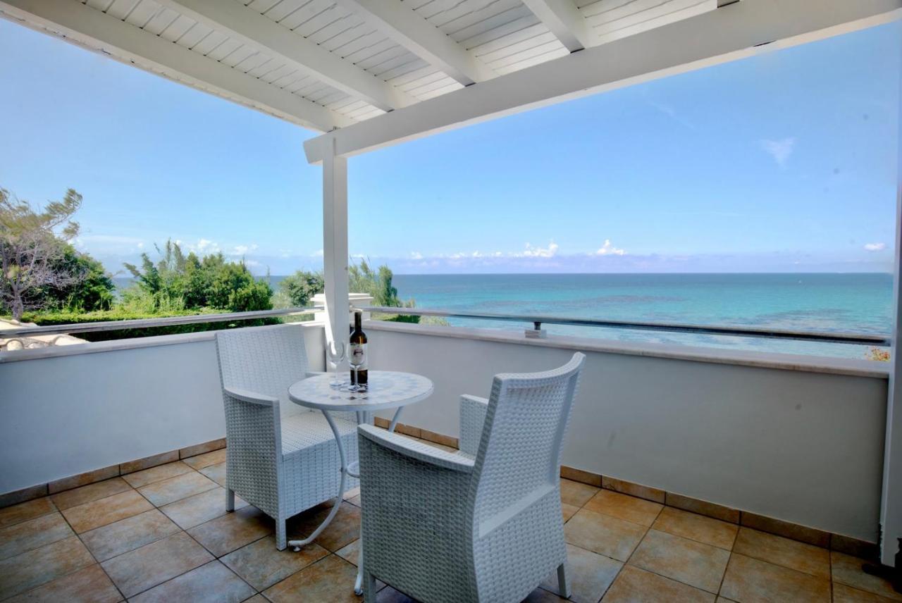 Beachfront Villa Victoras - With Private Beach シダリオン エクステリア 写真