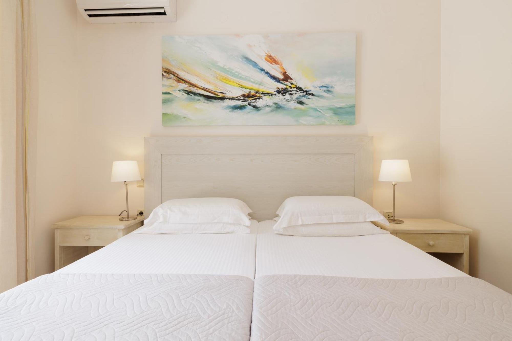 Beachfront Villa Victoras - With Private Beach シダリオン エクステリア 写真