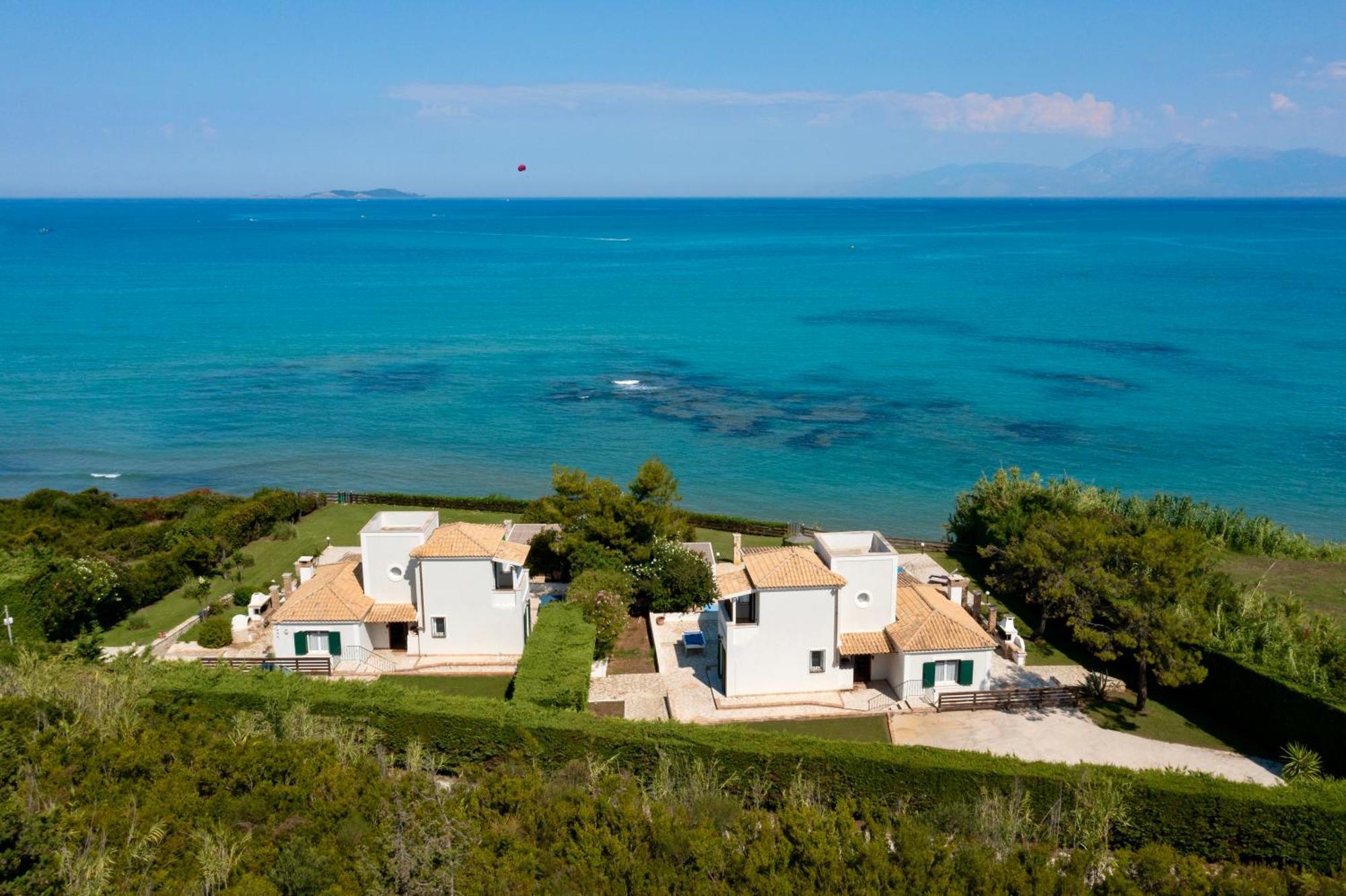 Beachfront Villa Victoras - With Private Beach シダリオン エクステリア 写真