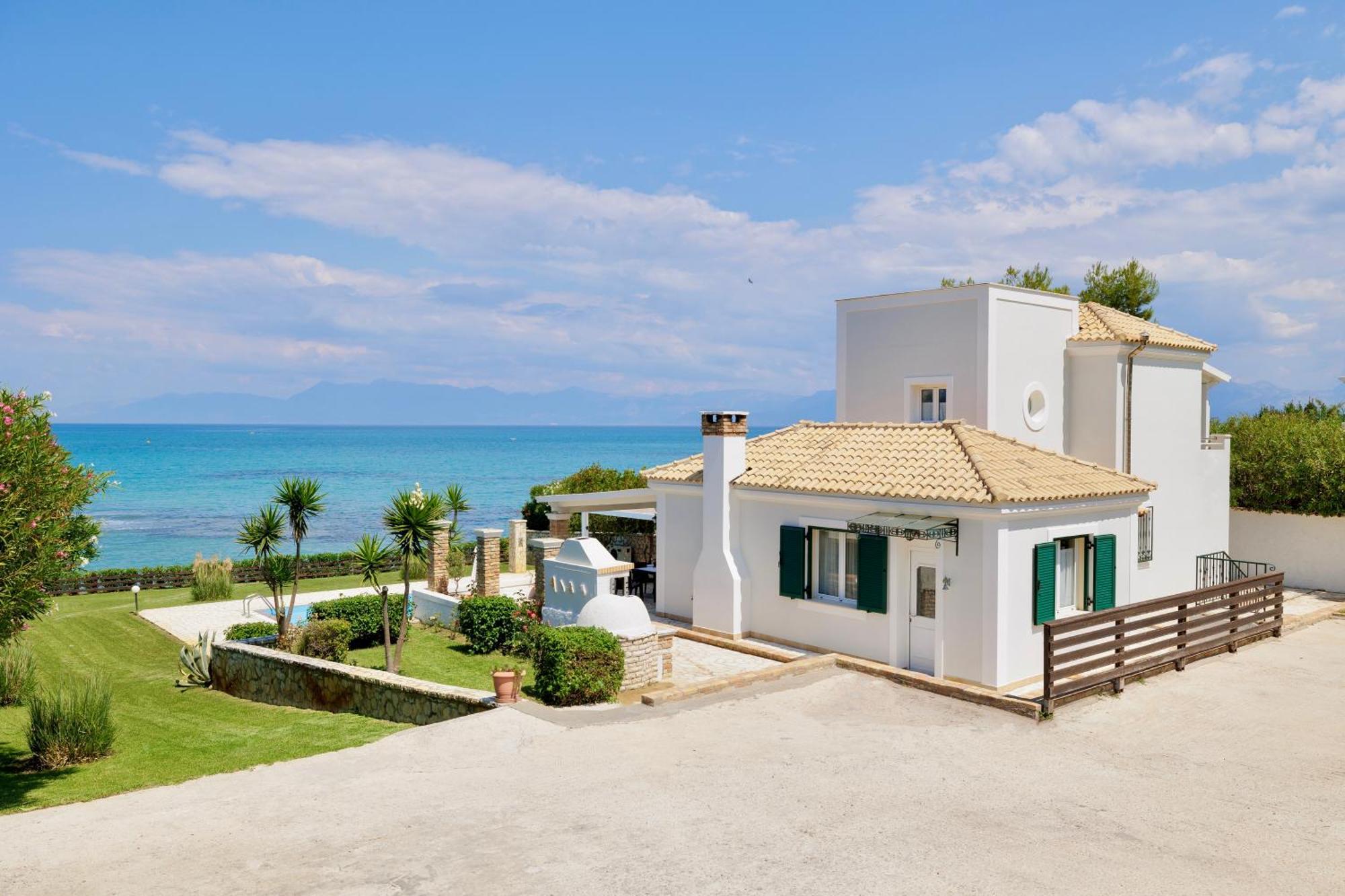 Beachfront Villa Victoras - With Private Beach シダリオン エクステリア 写真