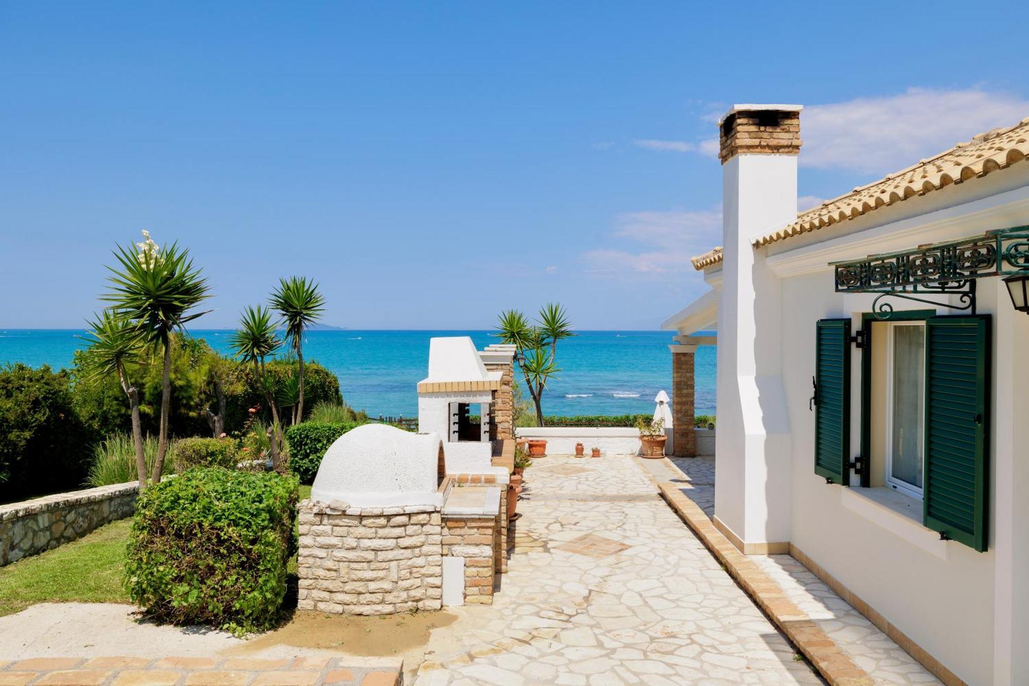 Beachfront Villa Victoras - With Private Beach シダリオン エクステリア 写真