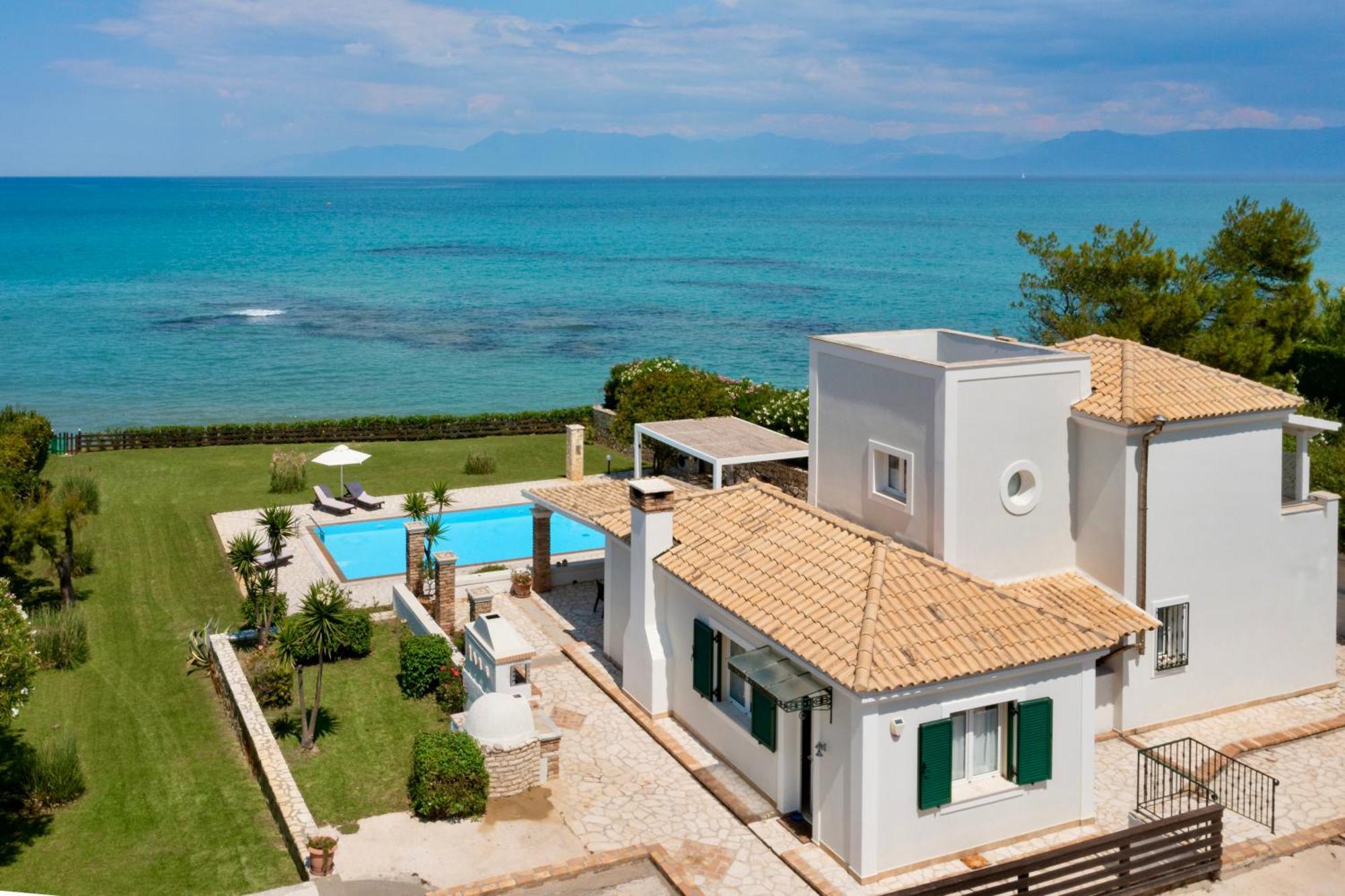 Beachfront Villa Victoras - With Private Beach シダリオン エクステリア 写真