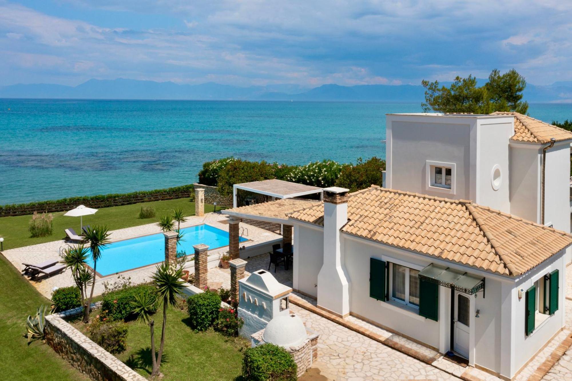 Beachfront Villa Victoras - With Private Beach シダリオン エクステリア 写真